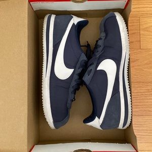 Men’s 9.5 Navy Nylon Nike Cortez